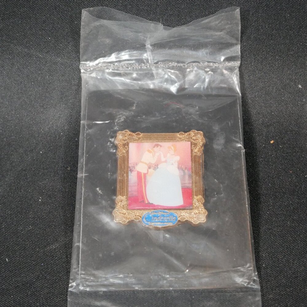 2005 Disney Cinderella DVD Collector Pin In Original Packaging Rare